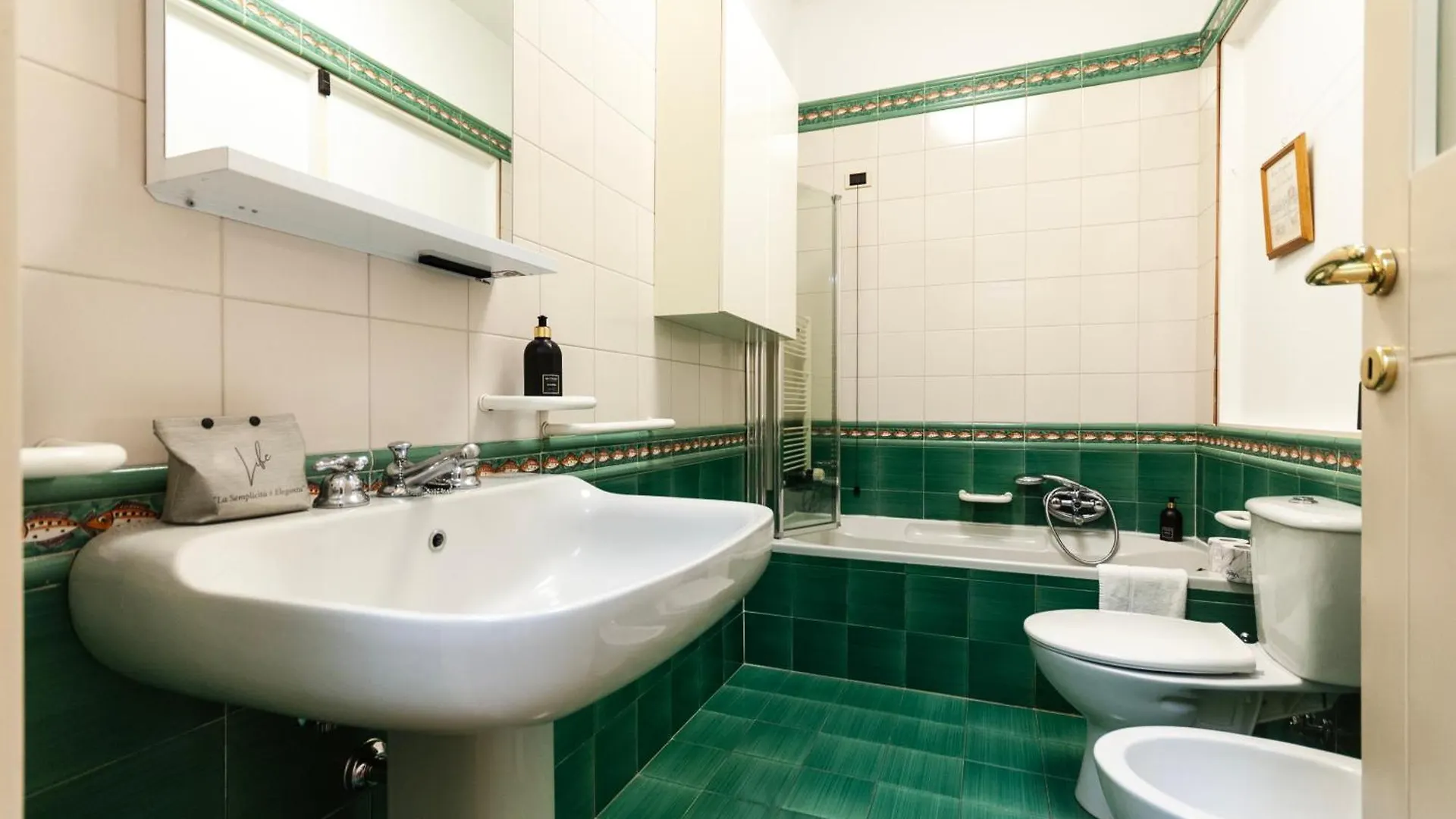 Youhosty - Montenapoleone Noble Flat Milaan 0*,